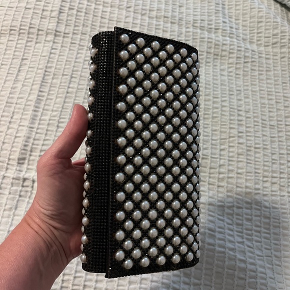 Heels with matching clutch. - Picture 7 of 10